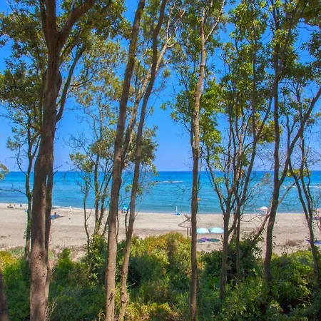 Les De Bagheera, Oasis Naturiste Linguizzetta