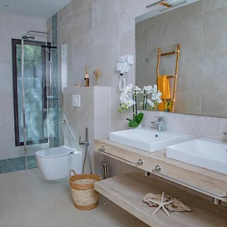 Les De Bagheera, Oasis Naturiste Villa