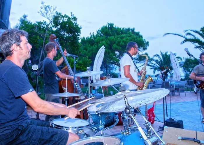 Les De Bagheera, Oasis Naturiste Villa Linguizzetta