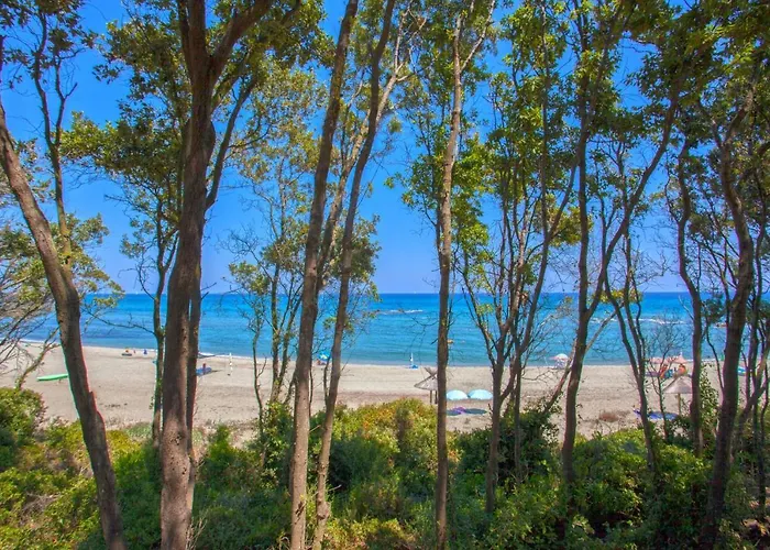 Les De Bagheera, Oasis Naturiste Linguizzetta