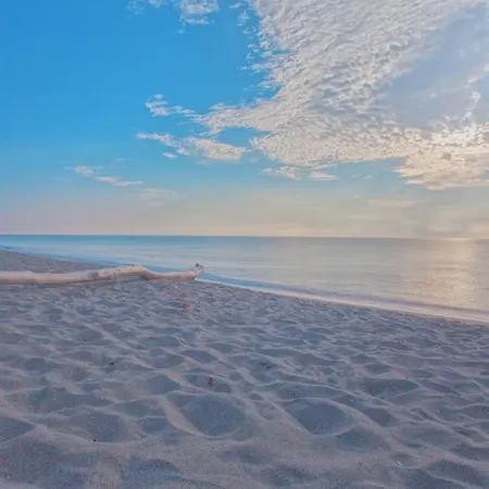 Les De Bagheera, Oasis Naturiste Villa Linguizzetta