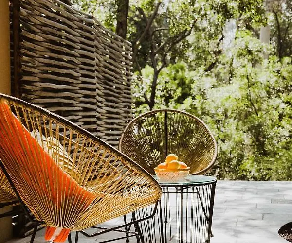 Les De Bagheera, Oasis Naturiste Villa Linguizzetta