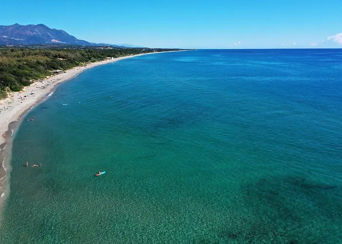 Les De Bagheera, Oasis Naturiste Villa Linguizzetta