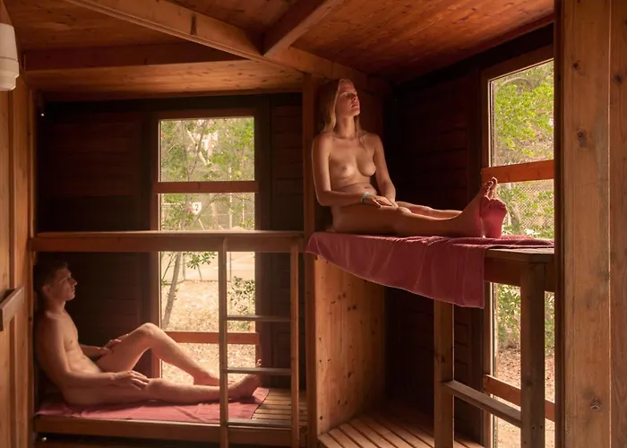 Les De Bagheera, Oasis Naturiste Villa